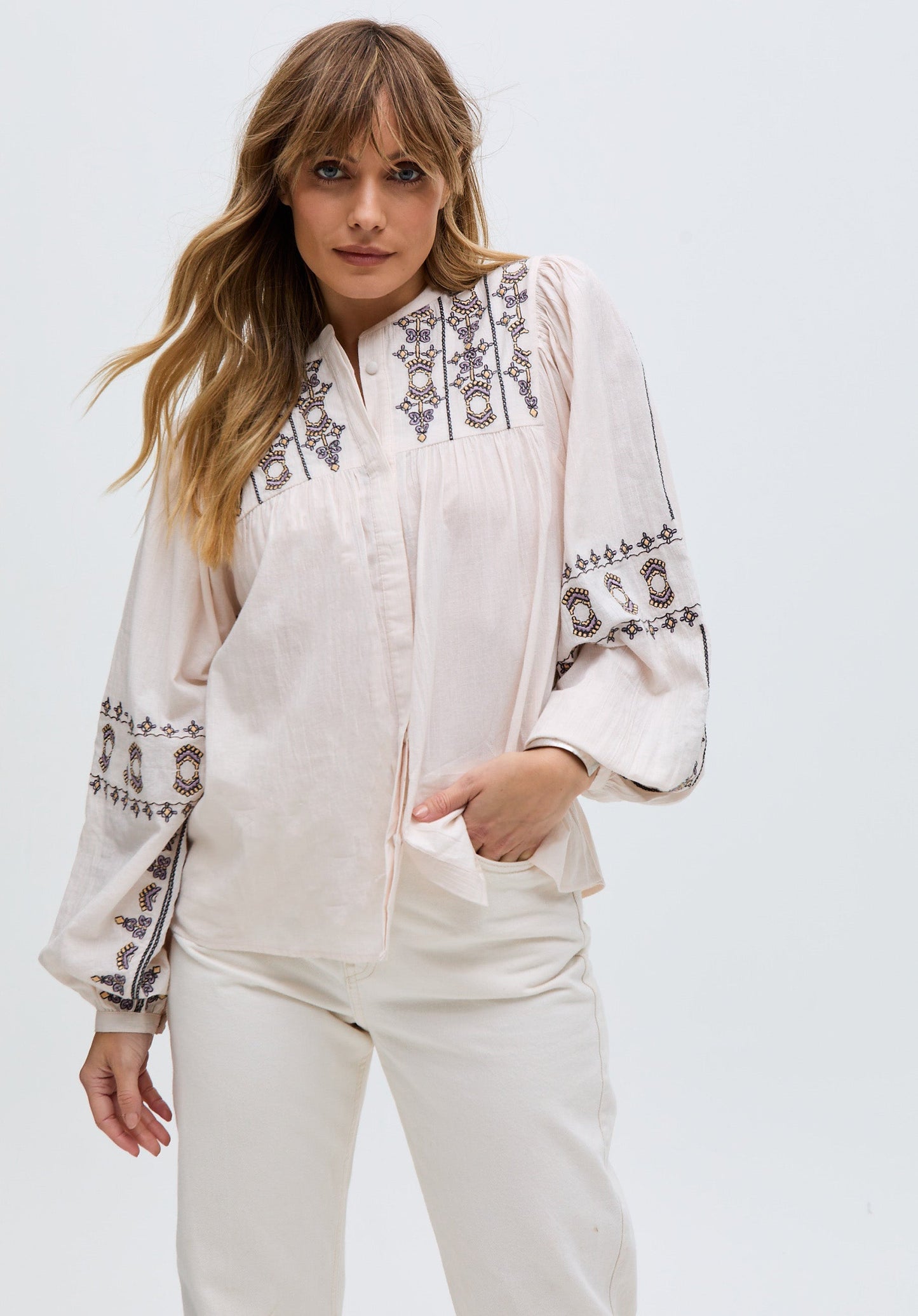 Demi Embroidered Ballon Sleeve Shirt In Cream