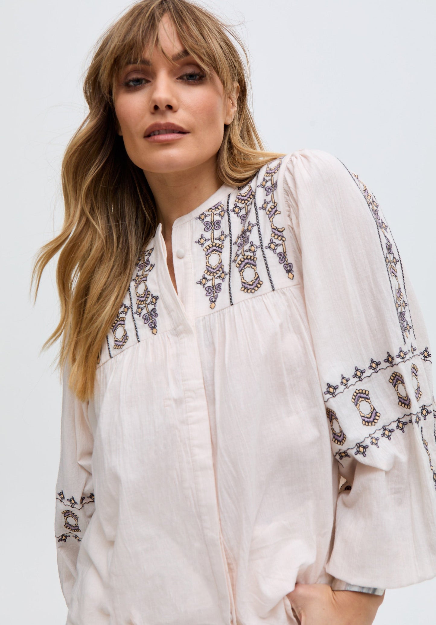 Demi Embroidered Ballon Sleeve Shirt In Cream