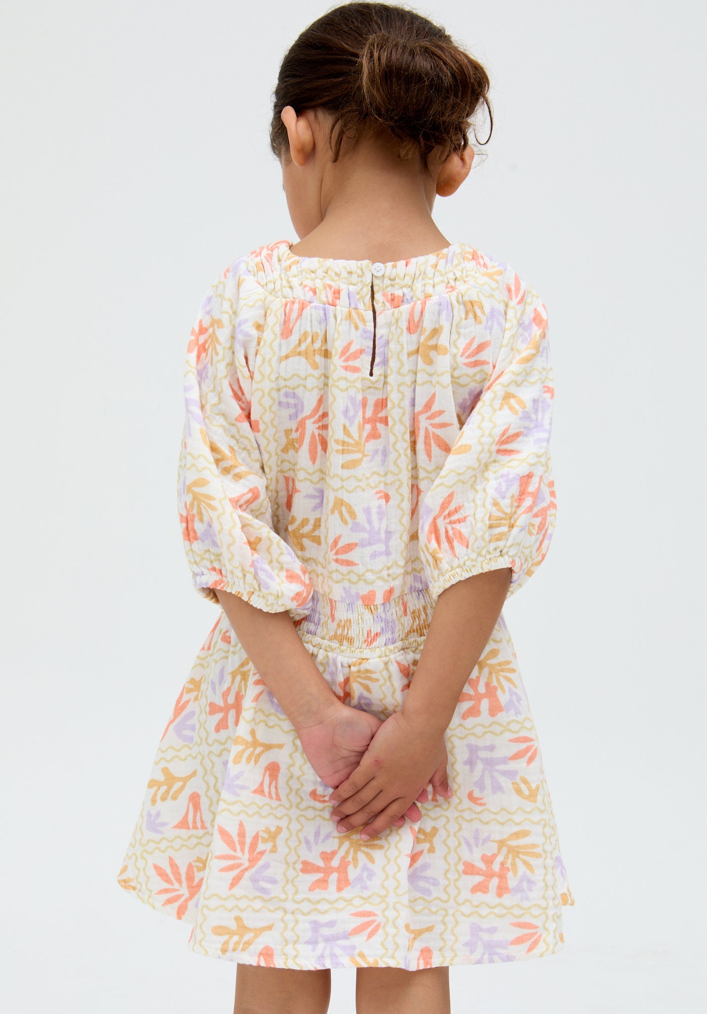 model wearing Kids Soipoi Ruched V-Neck Matisse Print Dress In Multi - image 2
