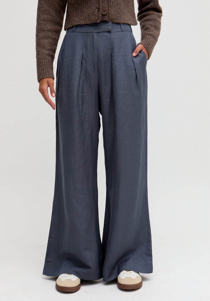 Helena Wide Leg Trouser In Grey